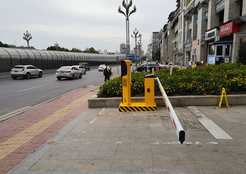 重庆停车场车牌识别道闸杆晃动的原因及解决办法